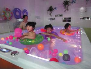 北京一体成型儿童游泳池亚克力泳池批发