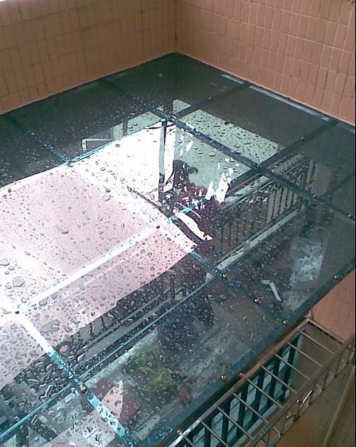 广州钢结构阁楼钢结构玻璃雨篷批发