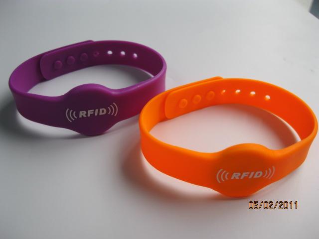 供应超高频RFID硅胶手腕带