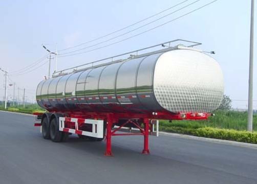 采用聚氨酯发泡新工艺保温层的鲜奶运输车