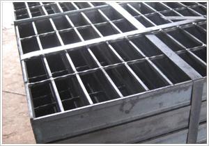 供应钢格板的参考价格，钢格板围栏，安装钢格板，排水沟盖。