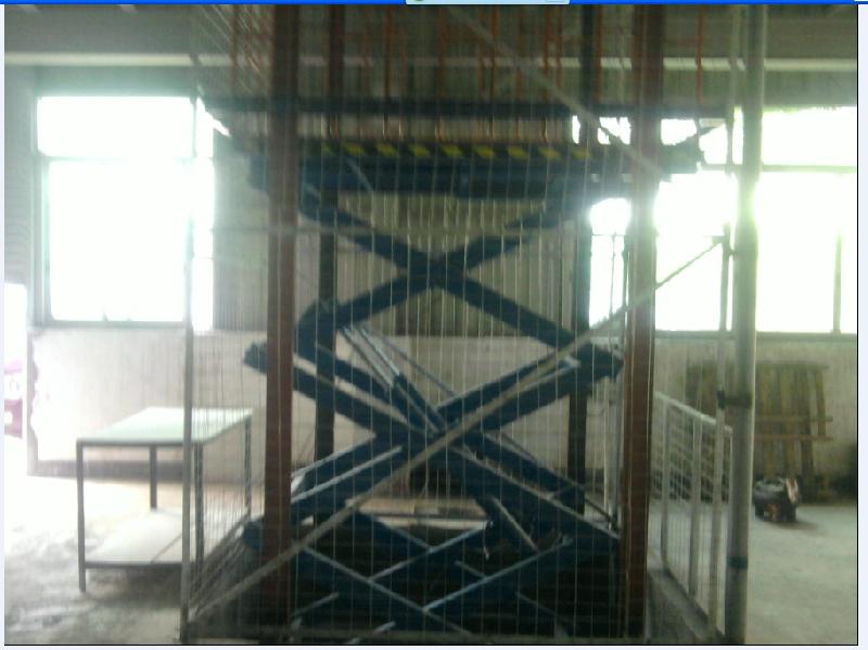 供应多种价格货梯吊栏订做各类升降机传货升降梯图片