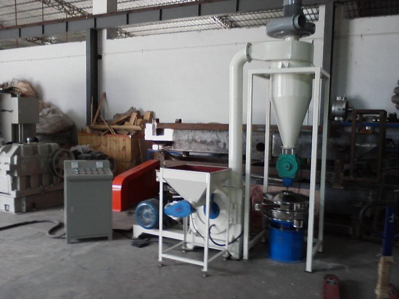 供应尼龙磨粉机、超细塑料磨粉机、广东东莞塑料磨粉机生产企业图片