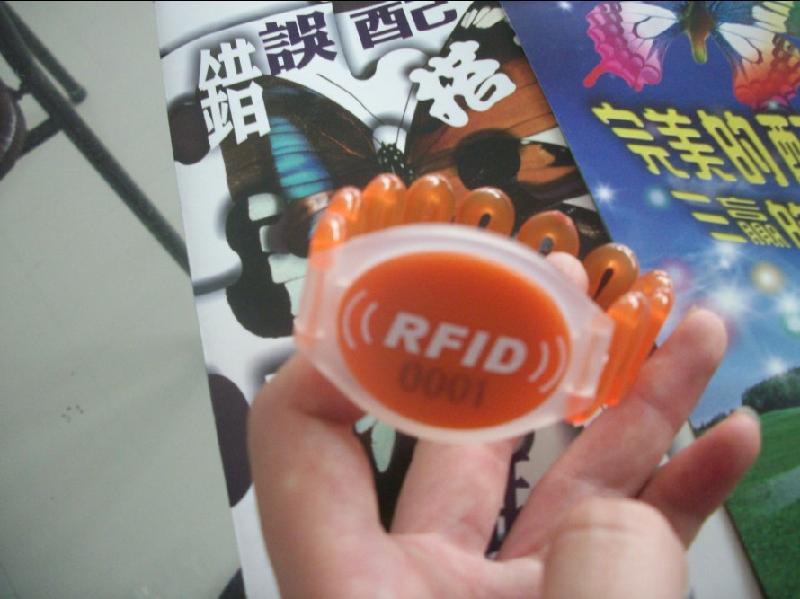 rfid塑胶手腕带，可重复利用射频手腕带，腕带供应商，腕带厂家