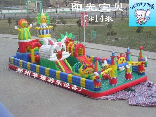 郑州市疯狂企鹅厂家供应疯狂企鹅充气城堡大型充气玩具2012新品