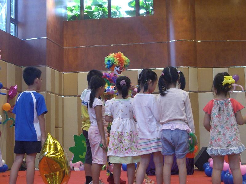 供应深圳哪里有气球小丑表演的