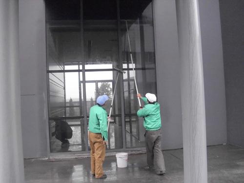 苏州市清洗窗户擦玻璃厂家供应常熟清洗窗户擦玻璃52175712