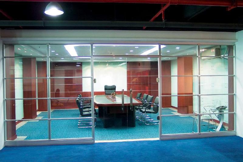 专业制造与安装高隔间玻璃隔断铝型材，打造完美办公环境