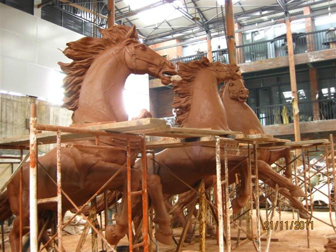 供应玻璃钢动物雕塑厂家