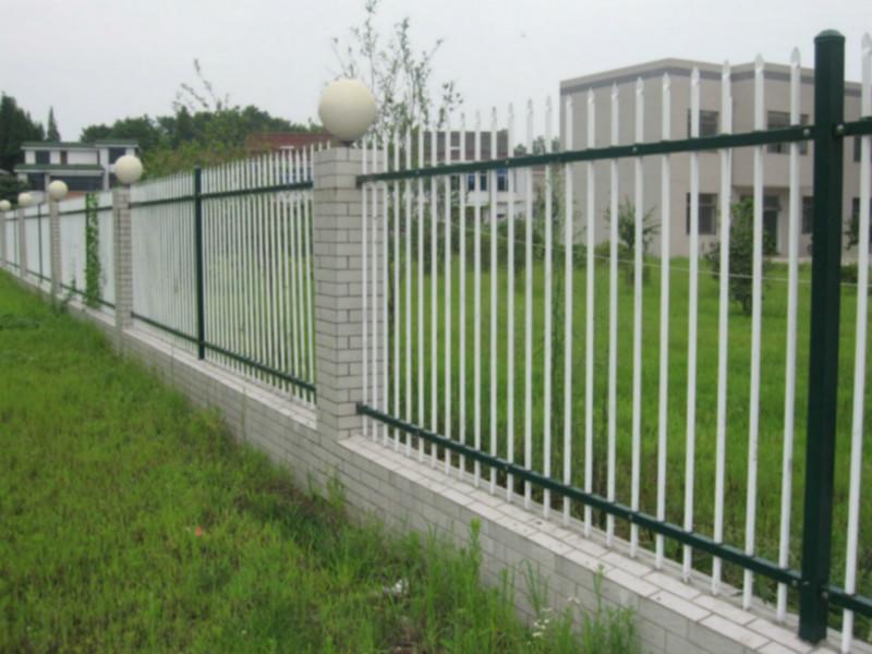 石狮静电喷涂护栏锌合金免焊接护栏组装式铁艺围墙护栏别墅庭院塑钢护栏