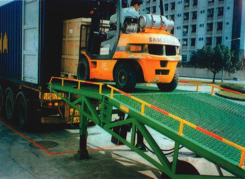东莞长安集装箱卸货平台供应东莞长安集装箱卸货平台移动登车桥