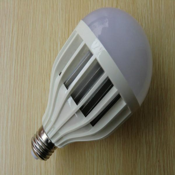 厂家直销LED塑胶球泡灯，15W大功率恒流电源驱动E27螺口节能灯。图片