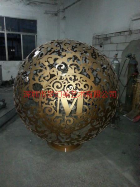供应深圳厂家定做不锈钢镂空球雕塑  酒店门口镂空球雕塑