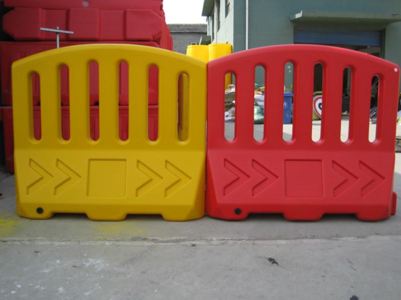 供应水马围栏防撞桶规格