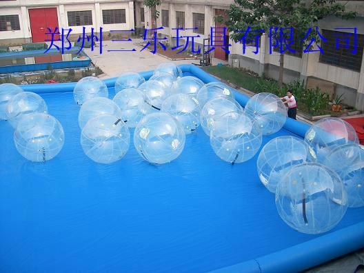 供应tpu材料水上步行球/陕西夏季透明水上滚筒球