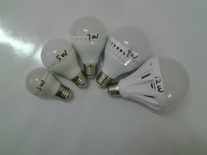 E27塑料LED球泡灯3W5W7W9W12W批发