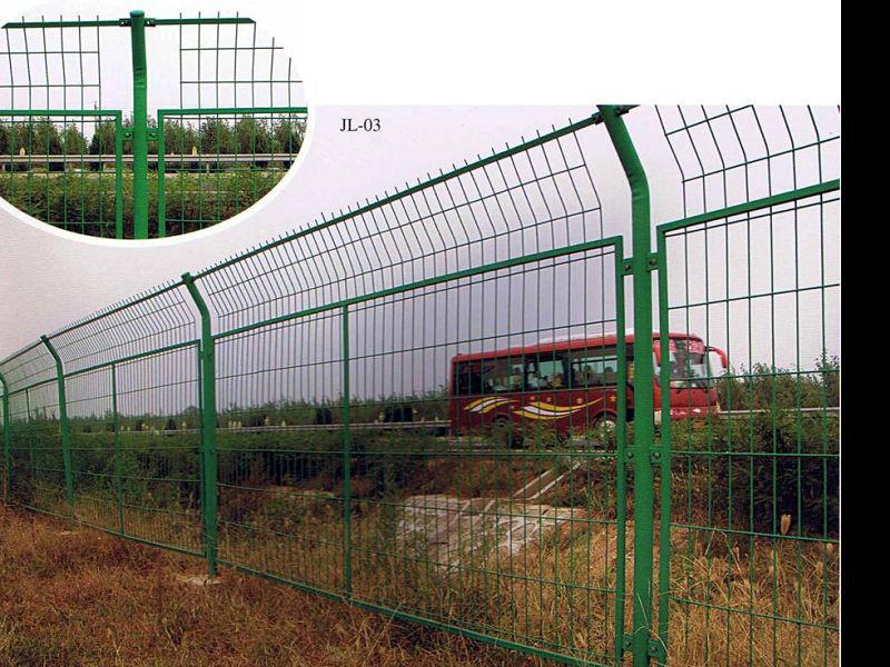 供应高品质公路护栏铁路围栏网