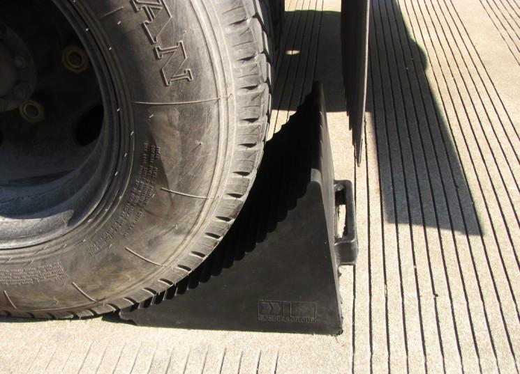 供应定位止滑块车轮止步器移动止滑器