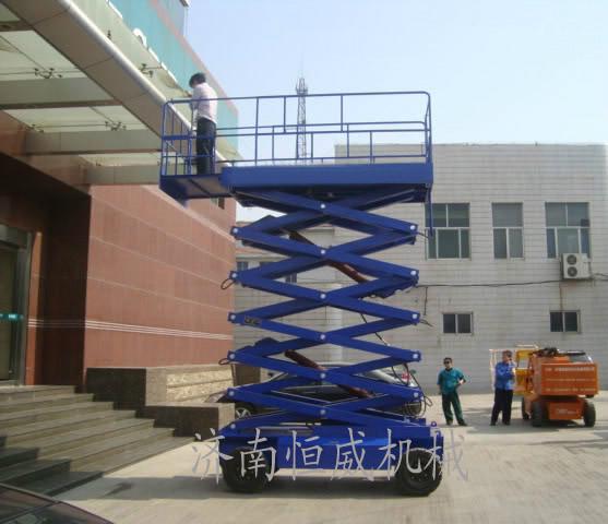 供应大量广西南宁自行式升降平台单人操作升降机行走轻松灵活