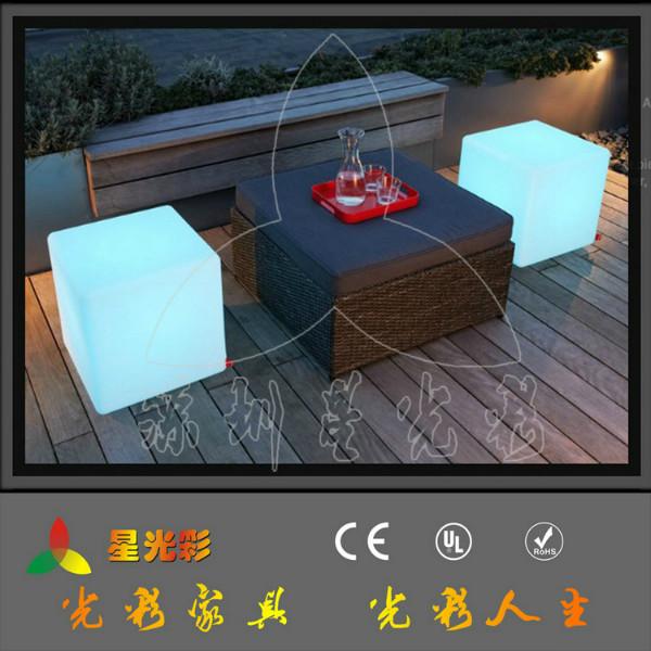 供应发光塑料方桌 led发光立方 遥控充电桌子 酒吧酒店桌子