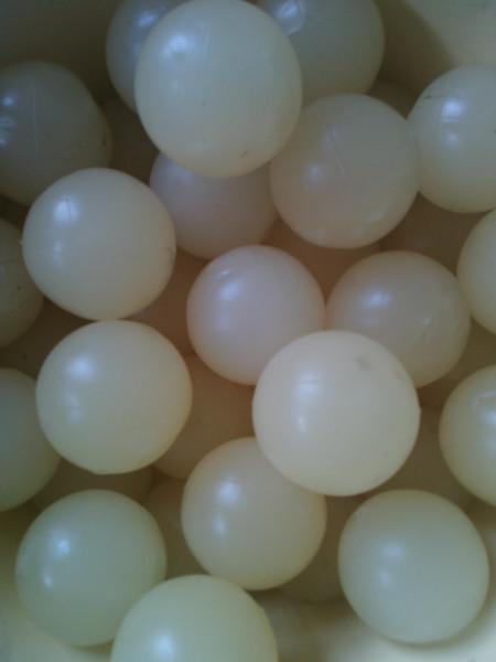 供应透明轻盈浮水弹力洗水球简边塑料厂