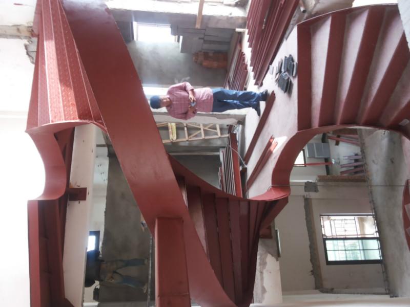 上海市厂家专业生产各种形状钢结构楼梯厂家