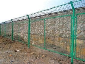 供应河南围墙防护网，做围墙的围墙防护栏