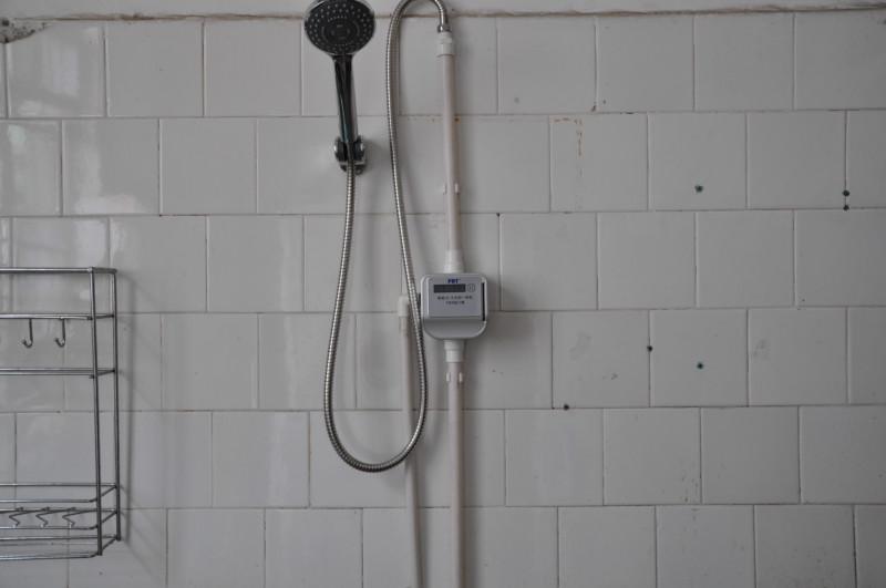 供应淋浴刷卡器小型一体刷卡水控机寝室计费热水控制系统