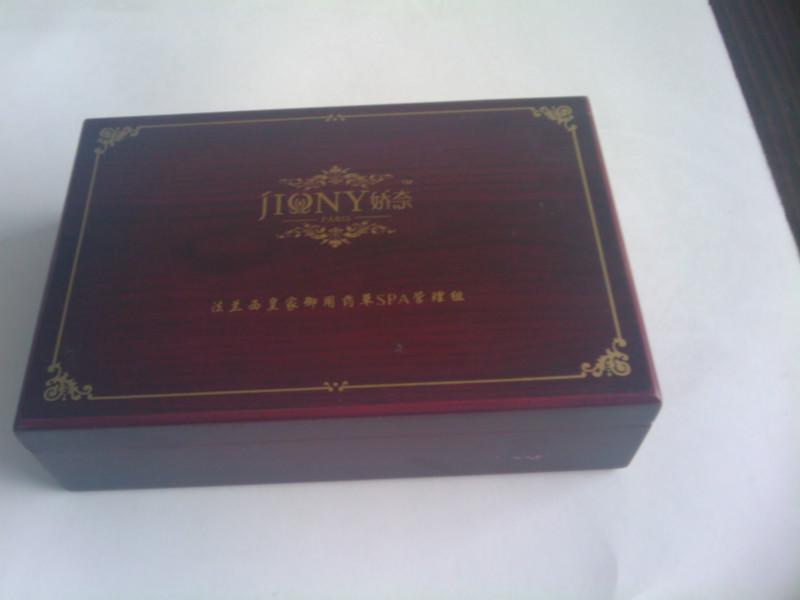 供应专业生产金币盒象牙扣锦盒 金币包装锦盒 中国红特色印花布盒