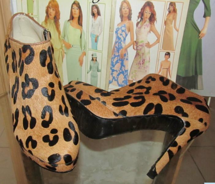 供应鞋厂看图片样版加工时尚女靴
