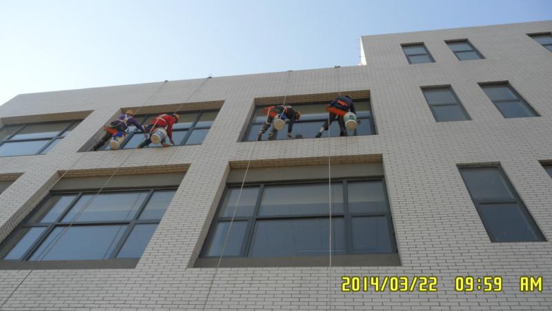 供应华北区域外墙清洗高空安装防腐蜘蛛人服务