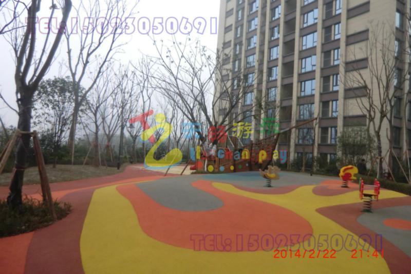 大渡口区橡胶安全地垫多少钱一平方,重庆南岸区幼儿园彩色塑胶地面制作