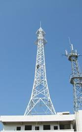 供应无线电信号角钢塔通讯信号发射塔 楼顶信号塔  山顶铁塔图片