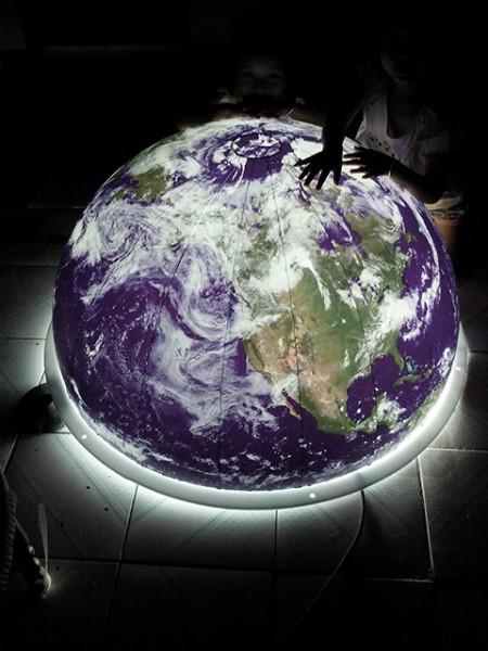 天地方圆供应大型球幕投影地球仪 多媒体数字投影地球天花板吊装欢迎订做