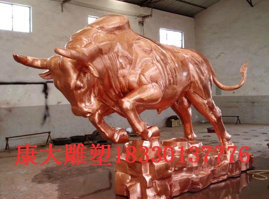 供应牛铜雕工艺厂，牛铜雕铸造，铜牛雕塑图片，铁牛雕塑，牛工艺品，铜牛