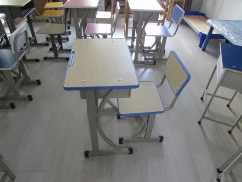 黑板.白板.桌椅.各种教学设备批发
