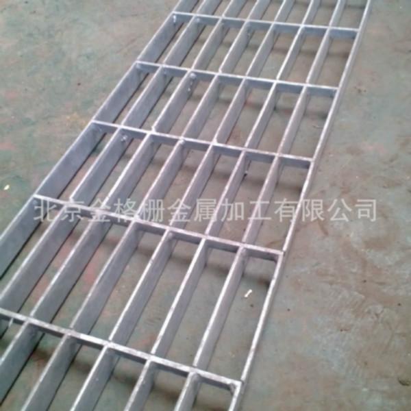 供应钢格板厂家直销 优质热镀锌钢格板踏步 钢梯护栏图片