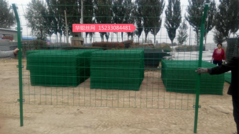 供应内蒙古圈地围栏、双边丝护栏网、浸塑护栏网厂家