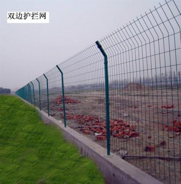 供应公路护栏网，武汉公路护栏网，公路护栏网价格图片