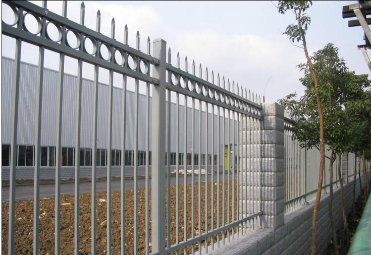 供应钢构栏杆，钢结构建筑，钢构构件，钢结构厂房价格，钢结构大门，钢构