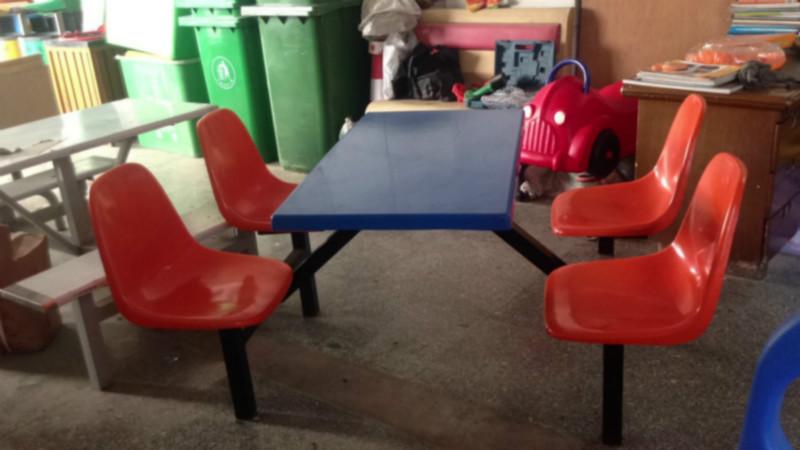 中山市红旗玻璃钢桌椅厂家