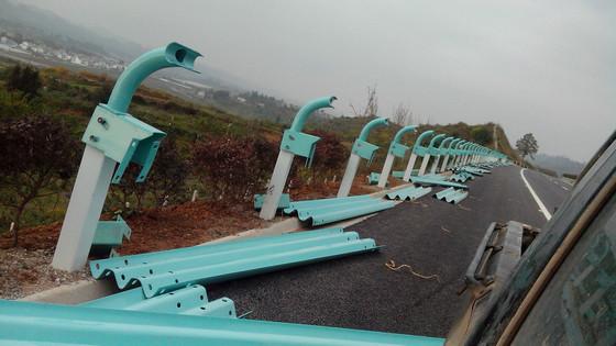 供应用于公路防撞护栏的云南贵州高速公路波形护栏安装打桩