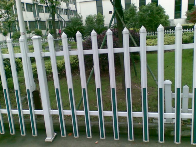 供应pvc变压器护栏草坪护栏
