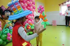 唐山生日气球布置@唐山儿童派对策划@唐山气球小丑表演 唐山儿童派对气球布置宝宝生日气球图片