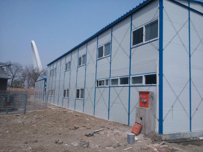 北京大兴四坡屋脊彩钢房生产商 大兴PVC板彩钢房使用年限长图片