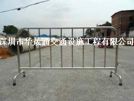 供应不锈钢铁马厂家、移动安全围栏、商场促销隔离栏