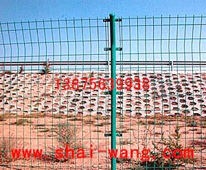 供应好消息！厂价直销高速公路护栏网防护网围栏工厂护栏