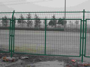 供应用于公路防护的长春高速公路护栏网金属围栏网 工地围栏网 围栏铁丝网 钢丝围栏网