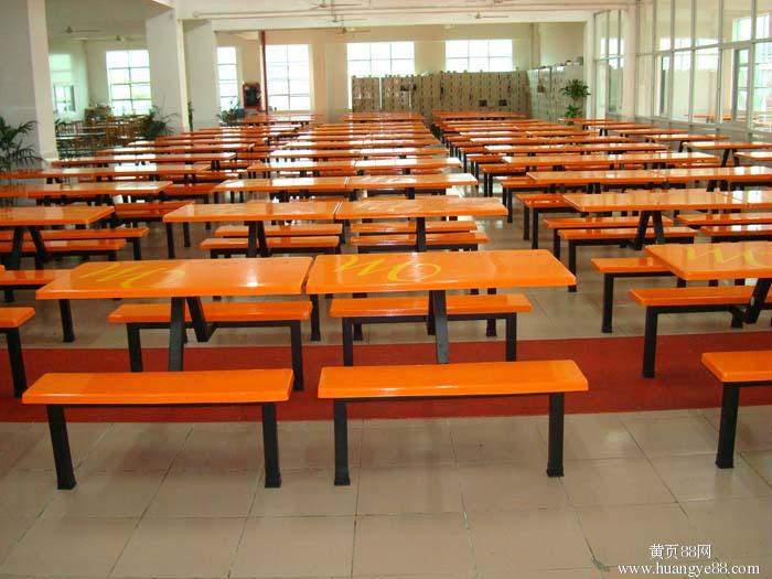 供应学生食堂餐桌椅  四人位连体餐桌椅   连体快餐桌生产厂家