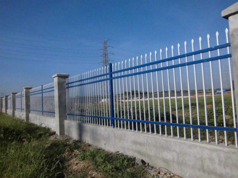 供应锌钢护栏景区商业区用蓝白色围栏